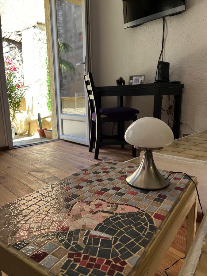 Studio Avec Terrasse Sur Cour, Authentique, Calme Avignon Exterior photo
